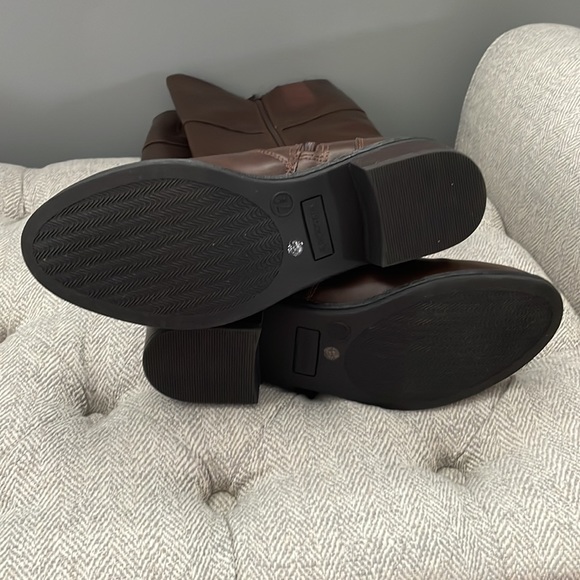 Women’s Boots - Picture 3 of 4